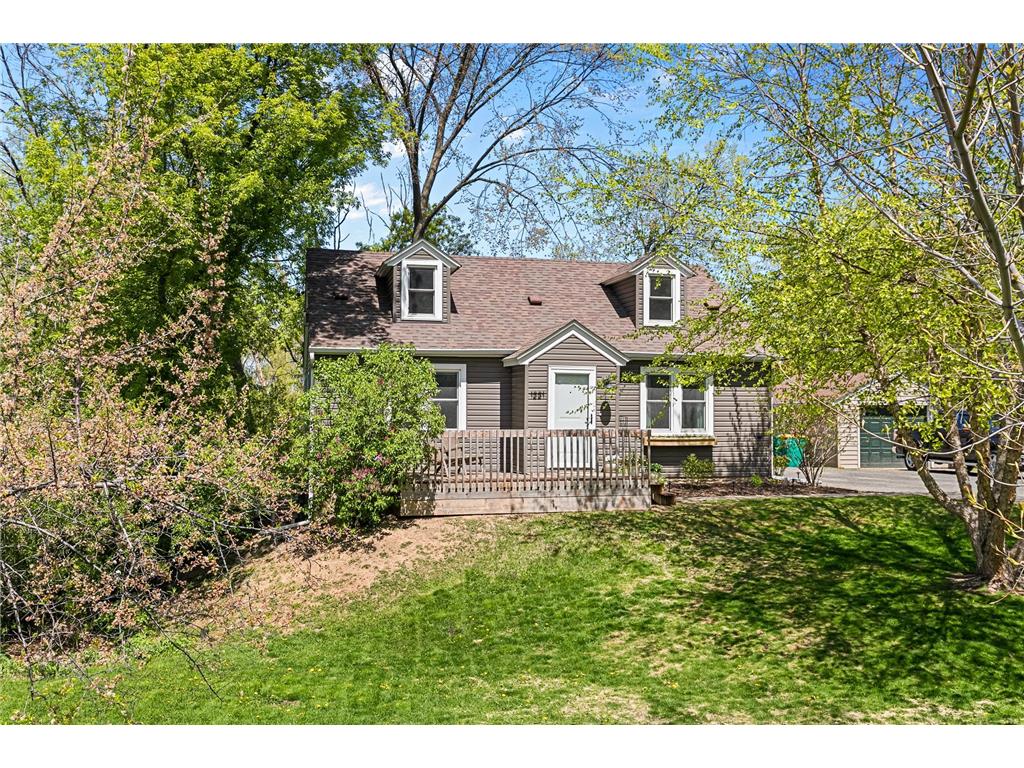 1221 County Road D E Vadnais Heights MN 55109 7058430 image3