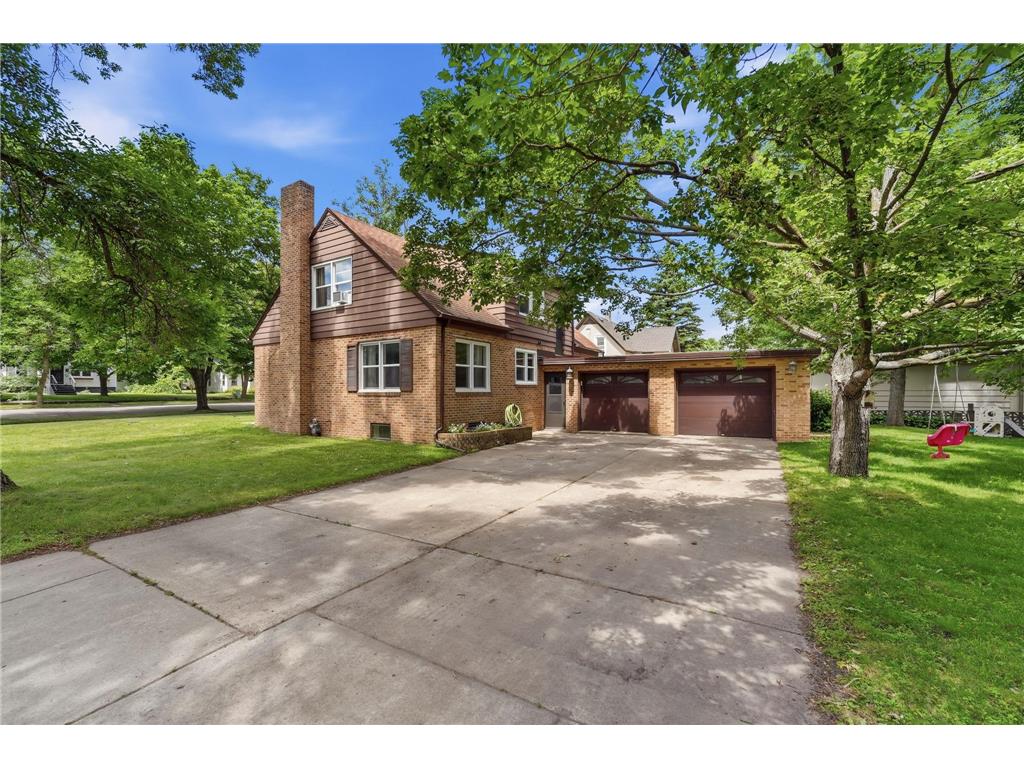 1221 Douglas Street Alexandria MN 56308 7100807 image2