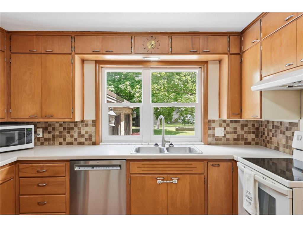 1221 Douglas Street Alexandria MN 56308 7100807 image4