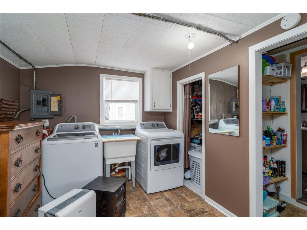 1221 Knight Avenue N Thief River Falls MN 56701 7002196 image15