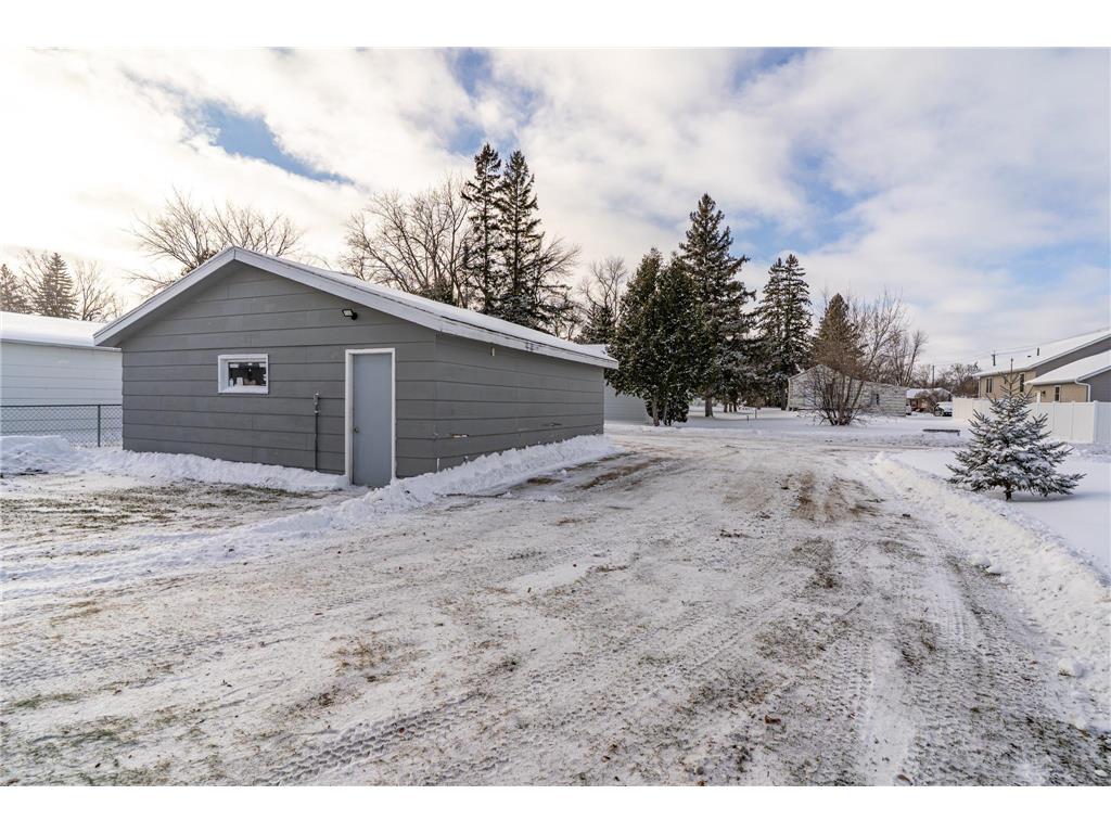 1221 Knight Avenue N Thief River Falls MN 56701 7002196 image19