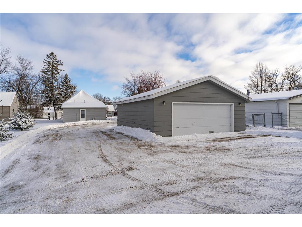 1221 Knight Avenue N Thief River Falls MN 56701 7002196 image20