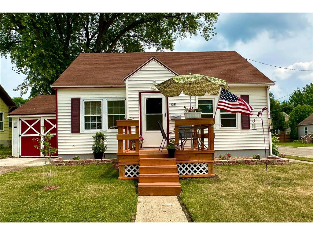 1221 Saint Joseph Avenue Albert Lea MN 56007 6396222 image1