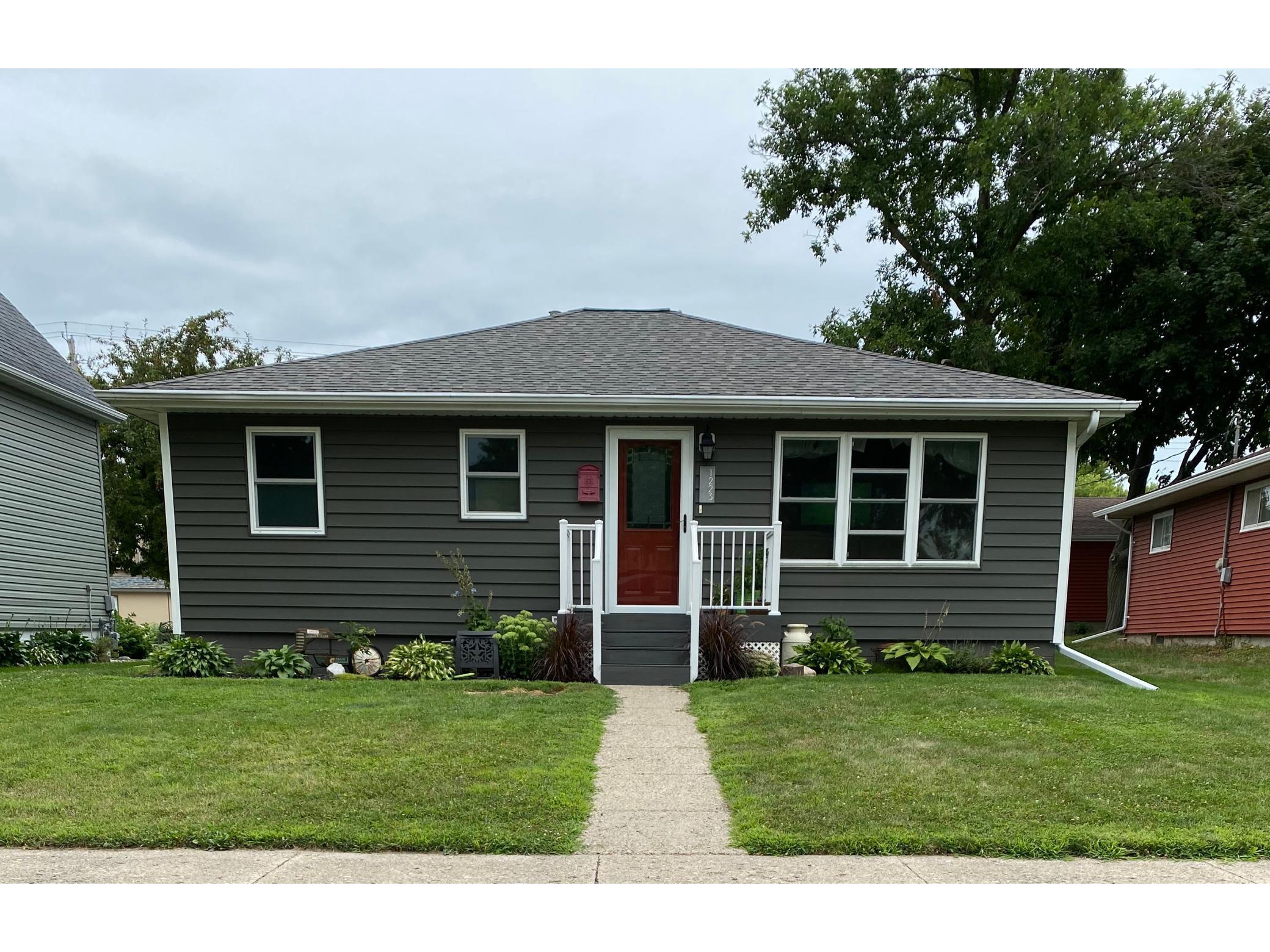 1223 N Park Street, Fairmont, MN 56031 MLS 5659504 Edina Realty