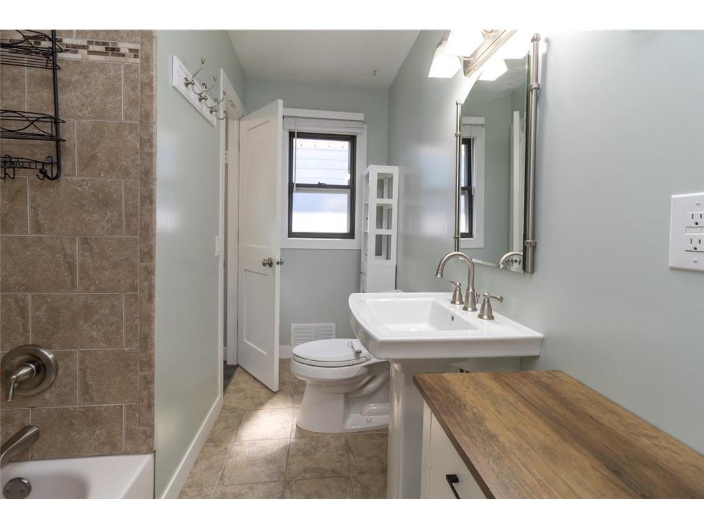 1224 6th Street E Saint Paul MN 55106 7070827 image16