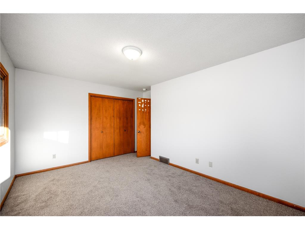 1224 S Ramsey Street Blue Earth MN 56013 7024048 image32