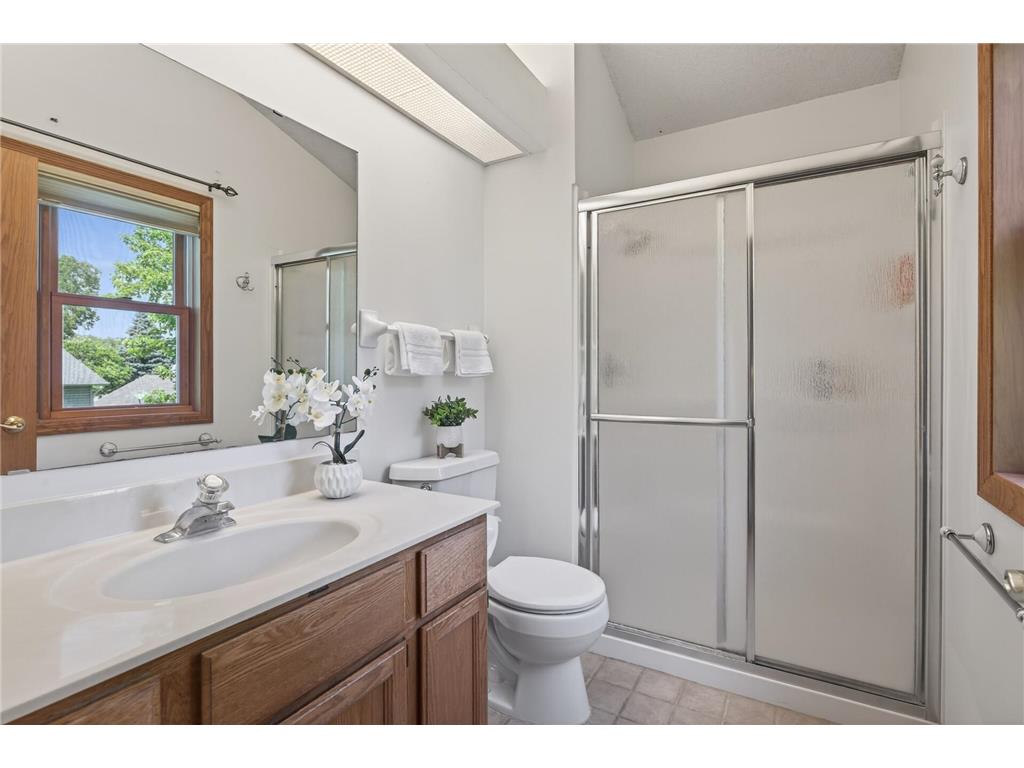 1225 EARLE Way Burnsville MN 55306 7087496 image28