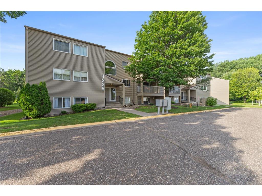 1225 Ferndale Street N #B9 Maplewood MN 55119 7054044 image1