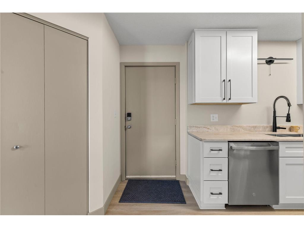 1225 Lasalle Avenue #1502 Minneapolis MN 55403 7100139 image17