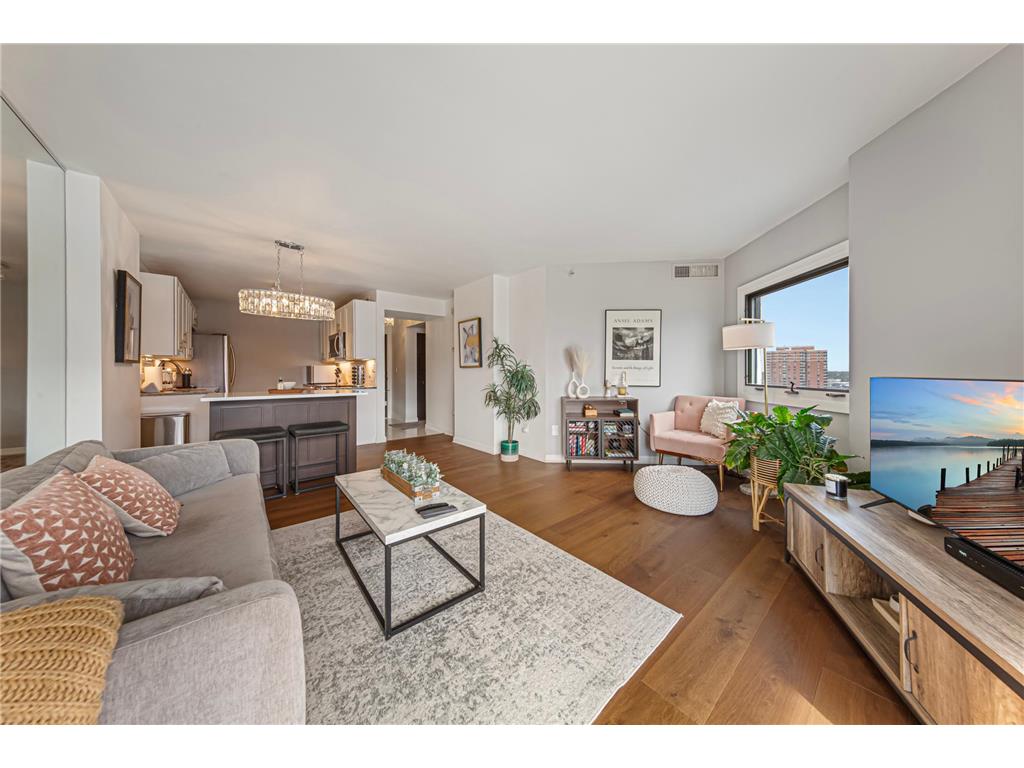 1225 Lasalle Avenue #2101 Minneapolis MN 55403 7064421 image4