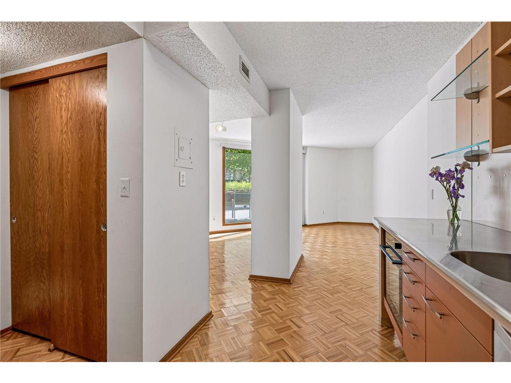 1225 Lasalle Avenue #301 Minneapolis MN 55403 7071961 image6