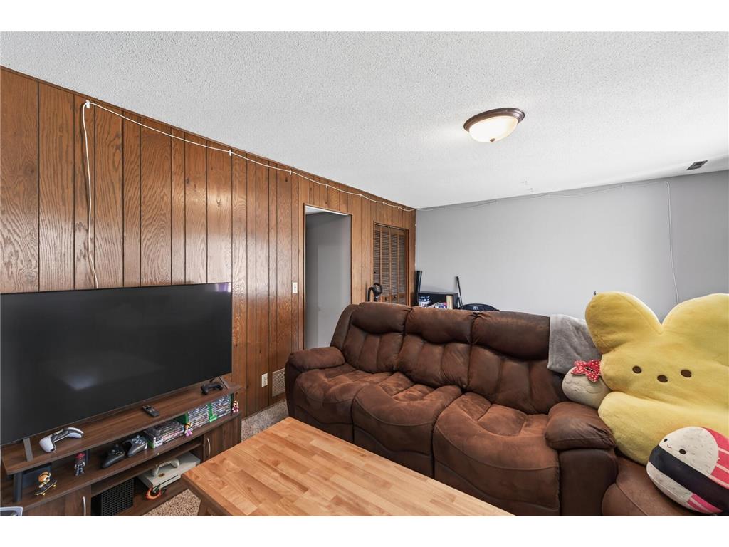12293 Drake Street NW Coon Rapids MN 55448 7057220 image23