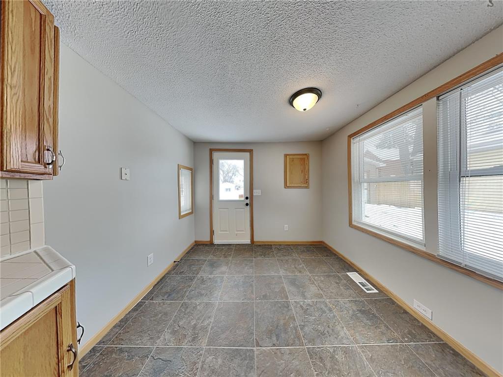 123 4th Avenue E Shakopee MN 55379 6823289 image6