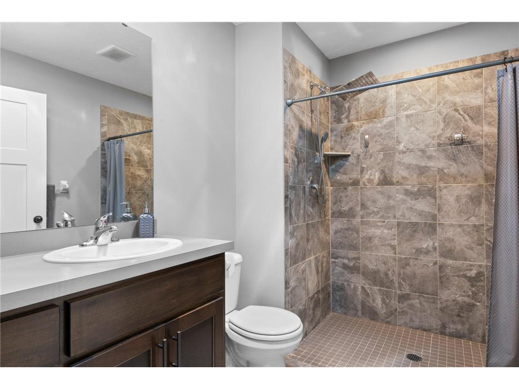 1233 Fern Street S Cambridge MN 55008 7039279 image13