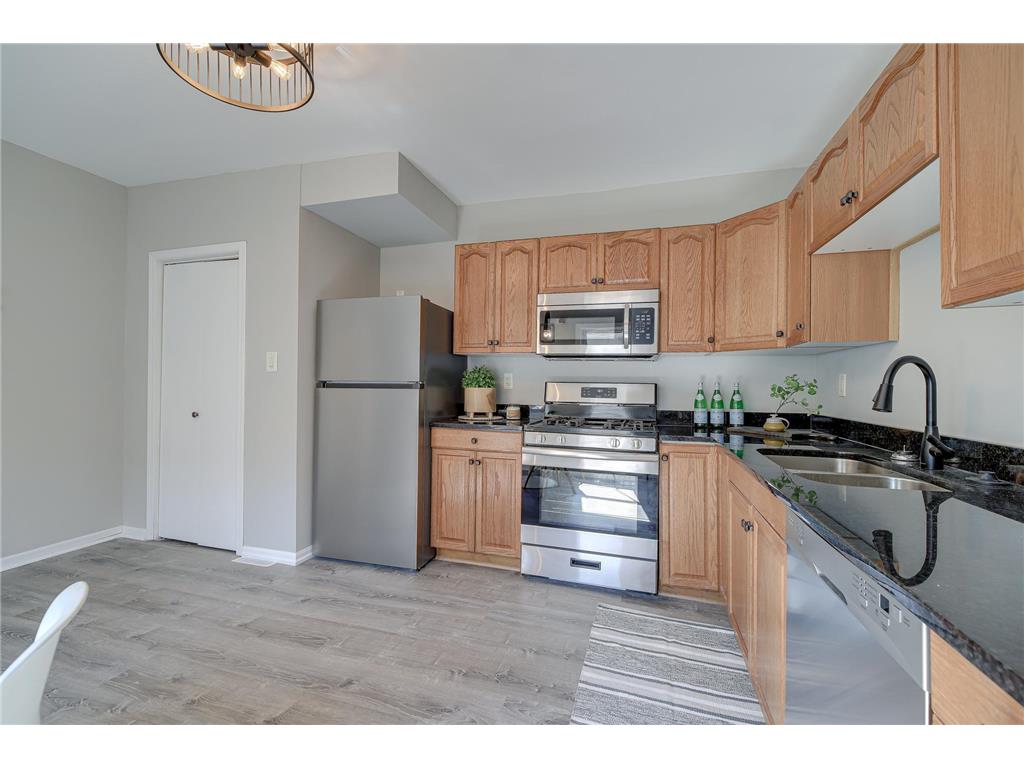 1233 Woodbridge Street Saint Paul MN 55117 6481162 image1