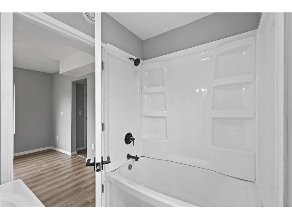 1235 Minnehaha Avenue E Saint Paul MN 55106 7008940 image24