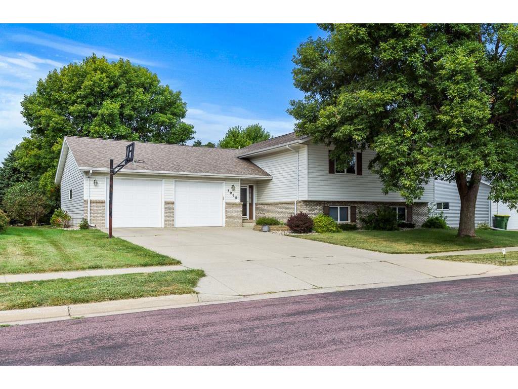 1235 Patricia Court Marshall MN 56258 6592637 image1