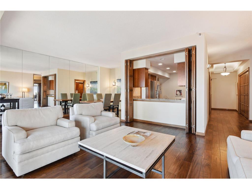 1235 Yale Place #1107 Minneapolis MN 55403 6489277 image1