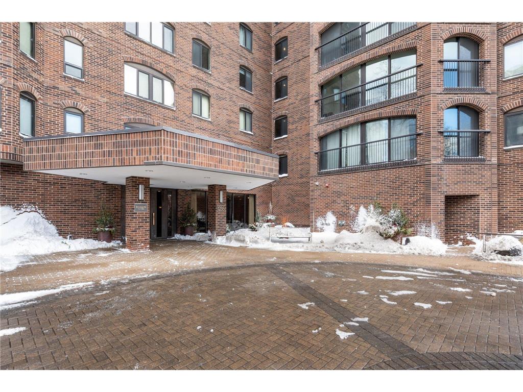 1235 Yale Place #1202 Minneapolis MN 55403 6679316 image1