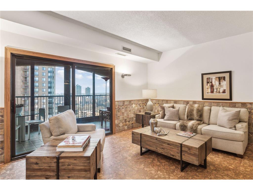 1235 Yale Place #1401 Minneapolis MN 55403 6651470 image1