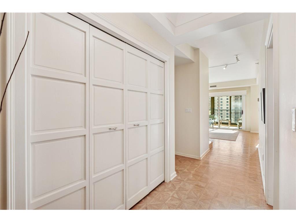 1235 Yale Place #1505 Minneapolis MN 55403 7036224 image2