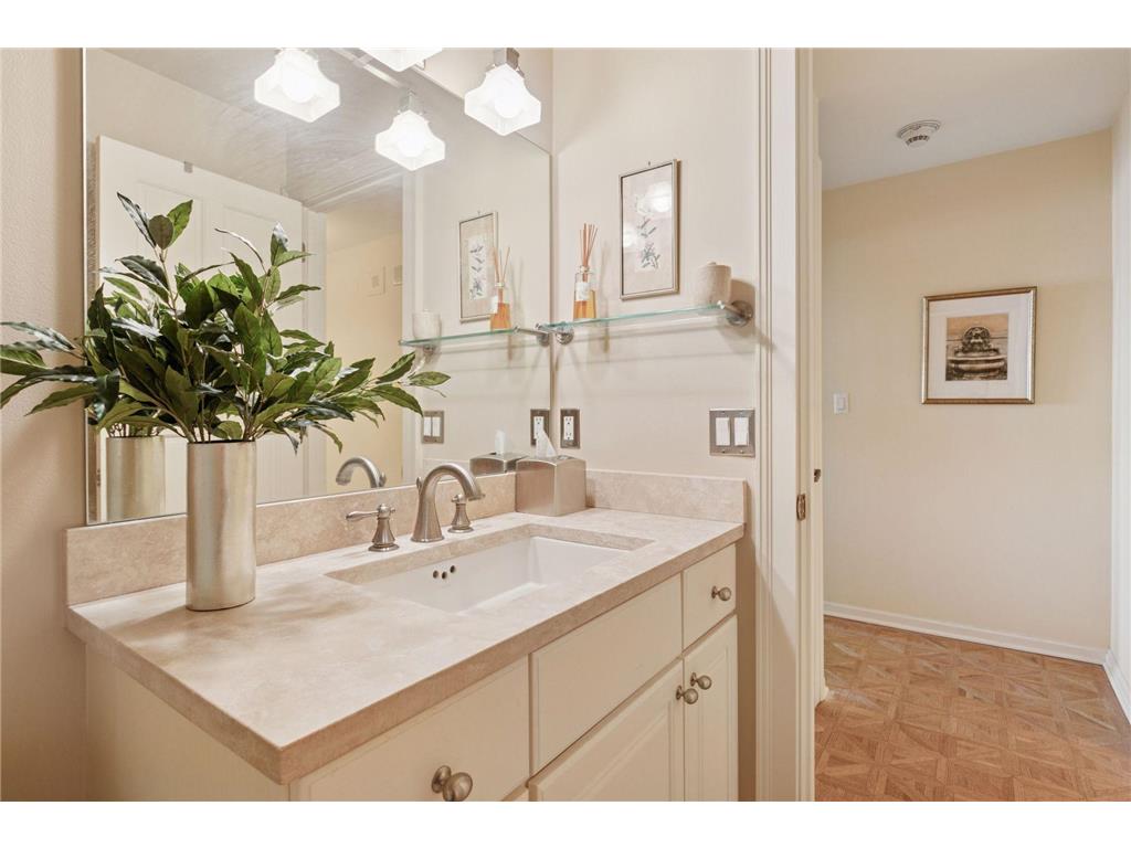 1235 Yale Place #1505 Minneapolis MN 55403 7036224 image31