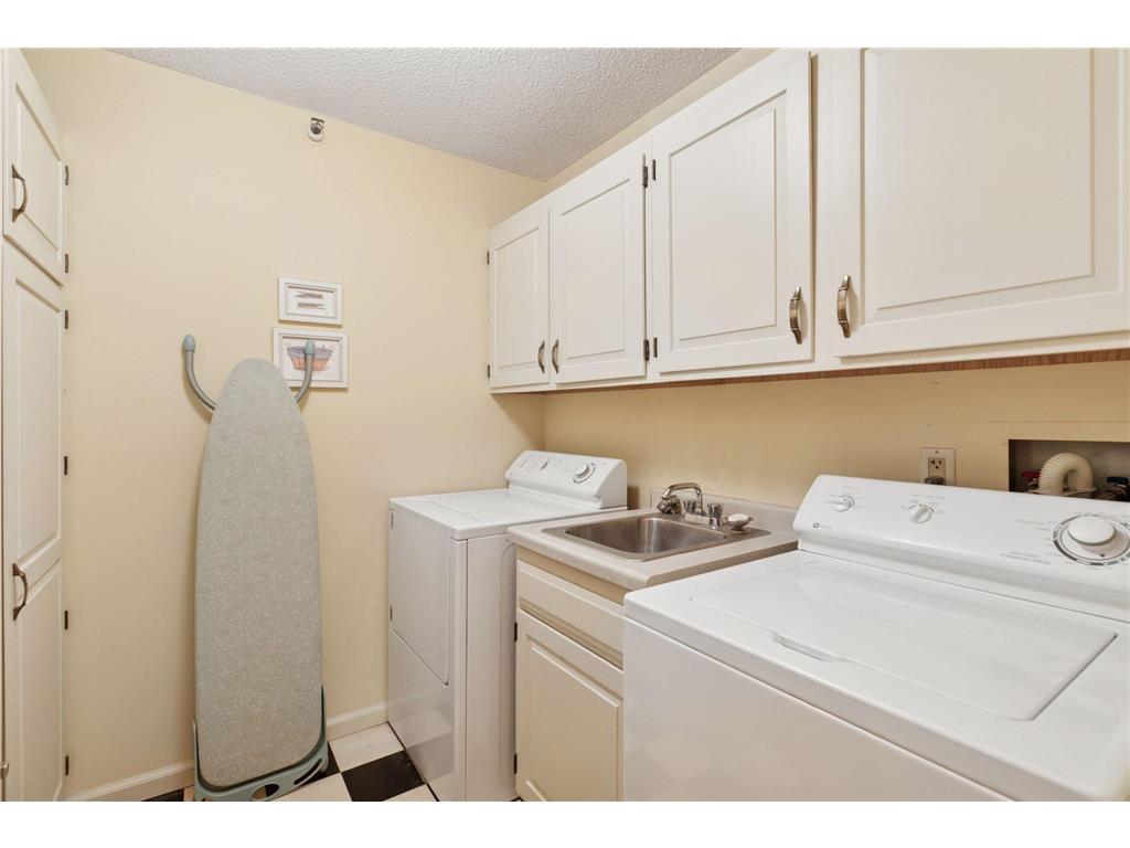 1235 Yale Place #1505 Minneapolis MN 55403 7036224 image32
