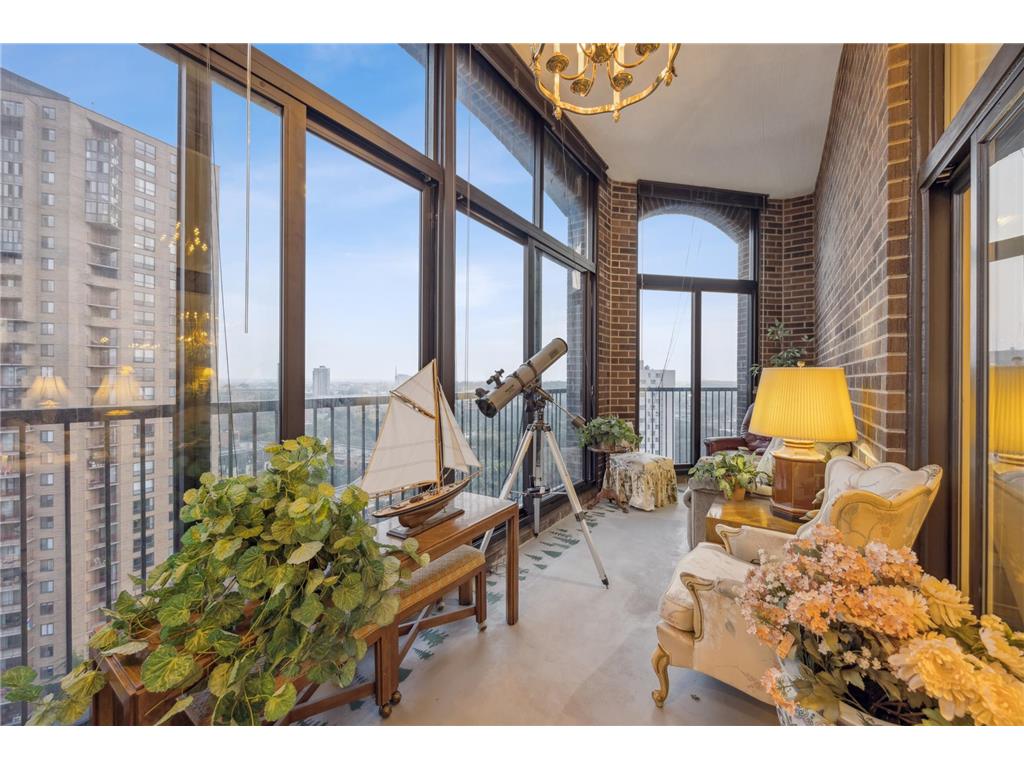 1235 Yale Place #1701 Minneapolis MN 55403 6763289 image1