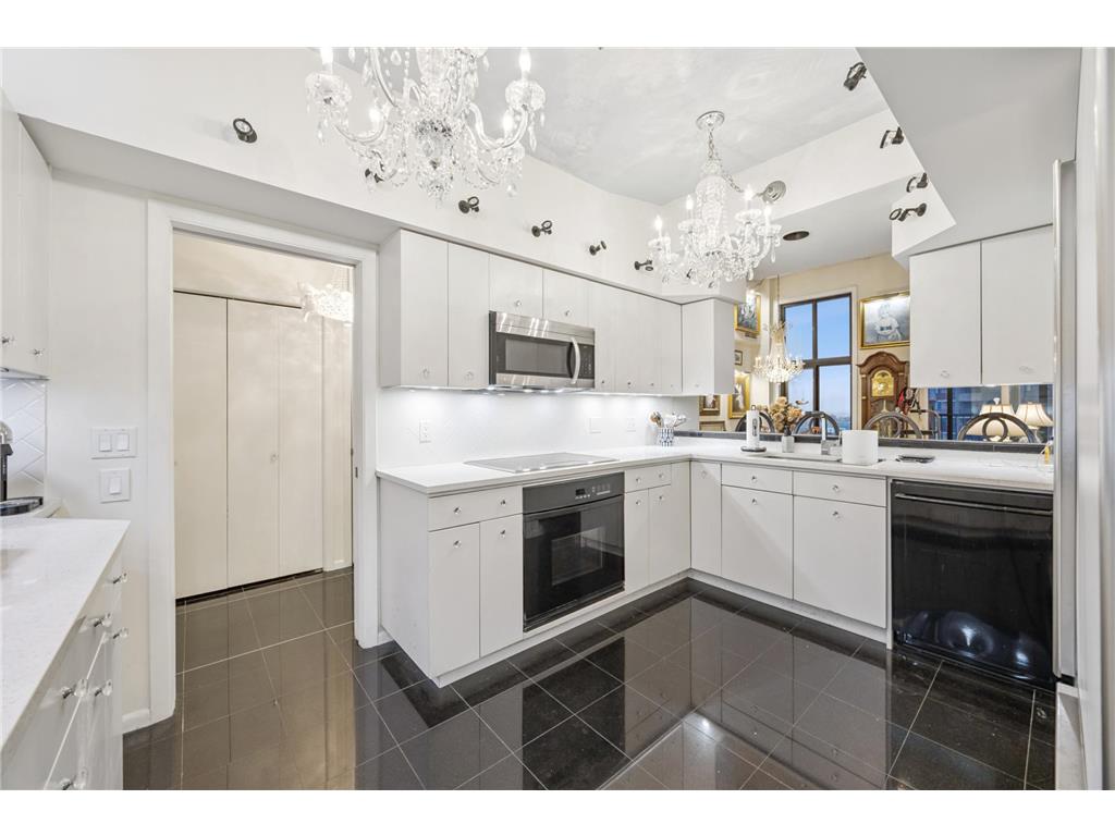 1235 Yale Place #1701 Minneapolis MN 55403 6763289 image5