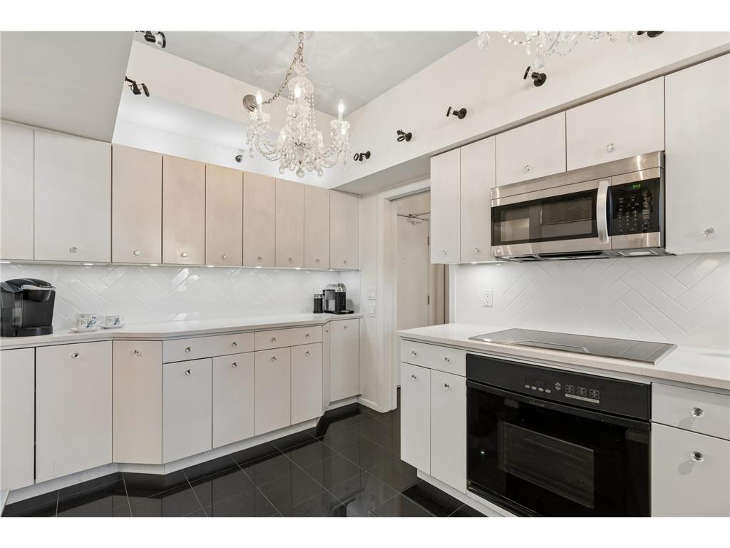 1235 Yale Place #1701 Minneapolis MN 55403 - Loring 7068433 image10