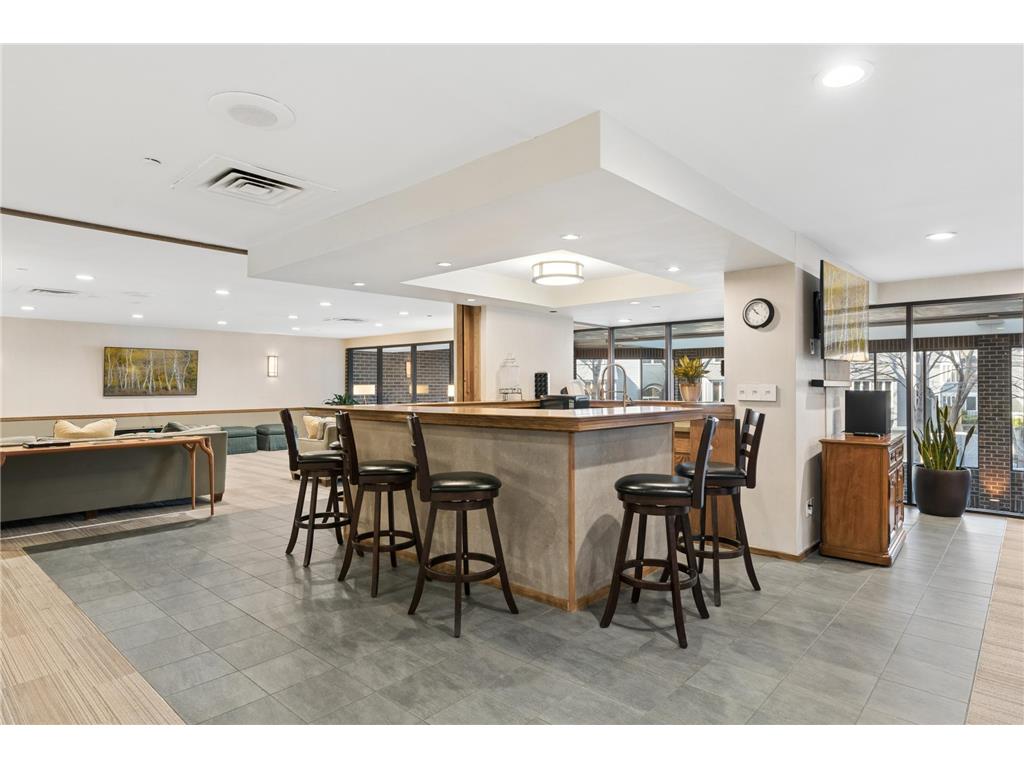 1235 Yale Place #1701 Minneapolis MN 55403 - Loring 7068433 image43