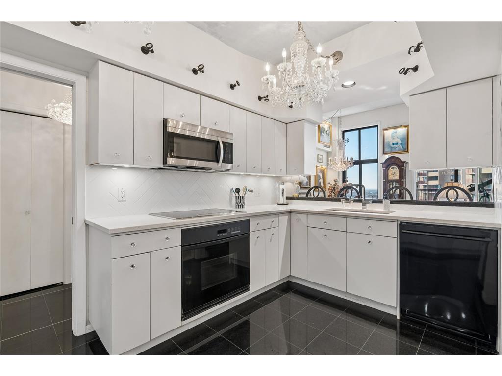 1235 Yale Place #1701 Minneapolis MN 55403 - Loring 7068433 image8