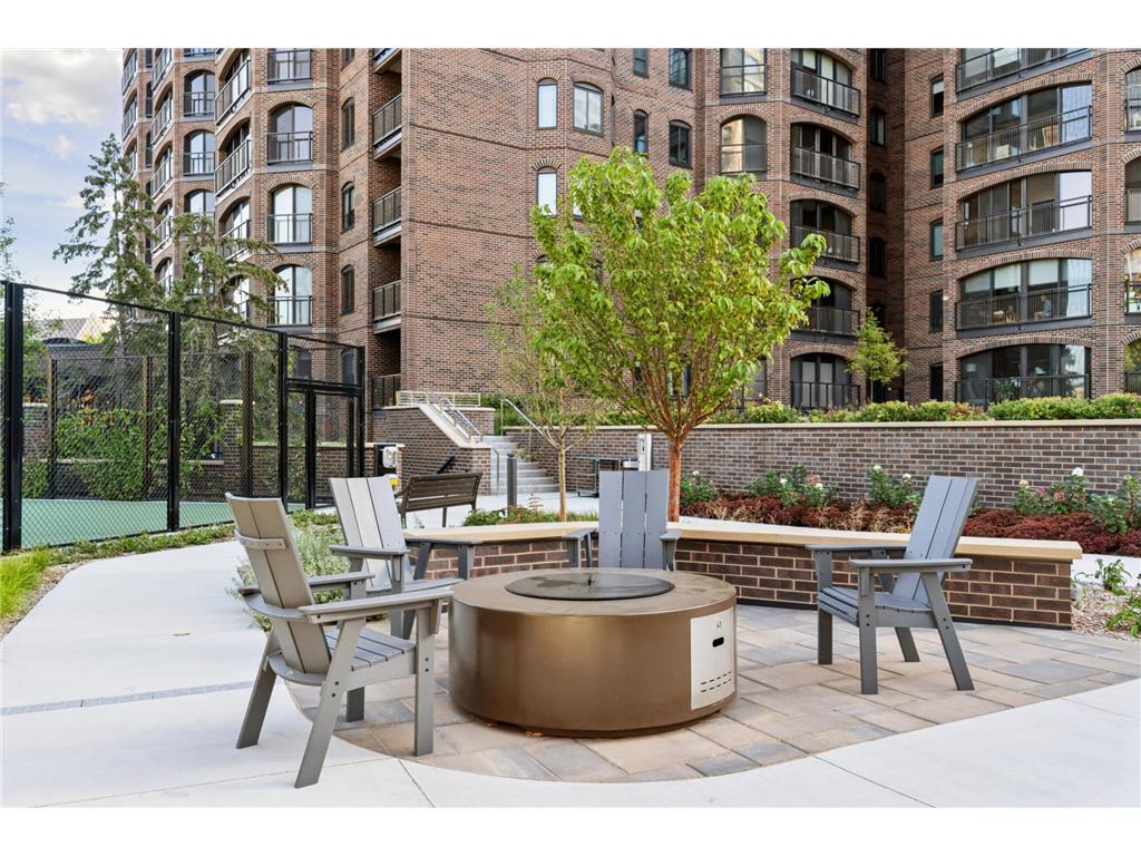1235 Yale Place #1701 Minneapolis MN 55403 - Loring 7068433 image90