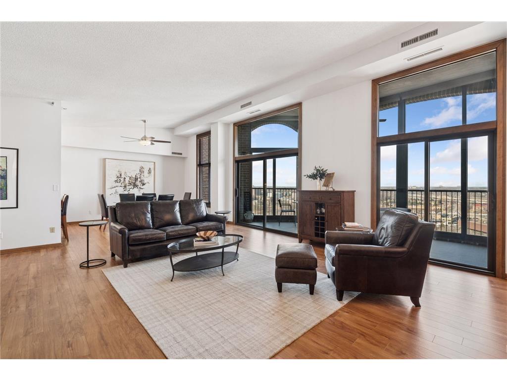 1235 Yale Place #1704 Minneapolis MN 55403 6685434 image1