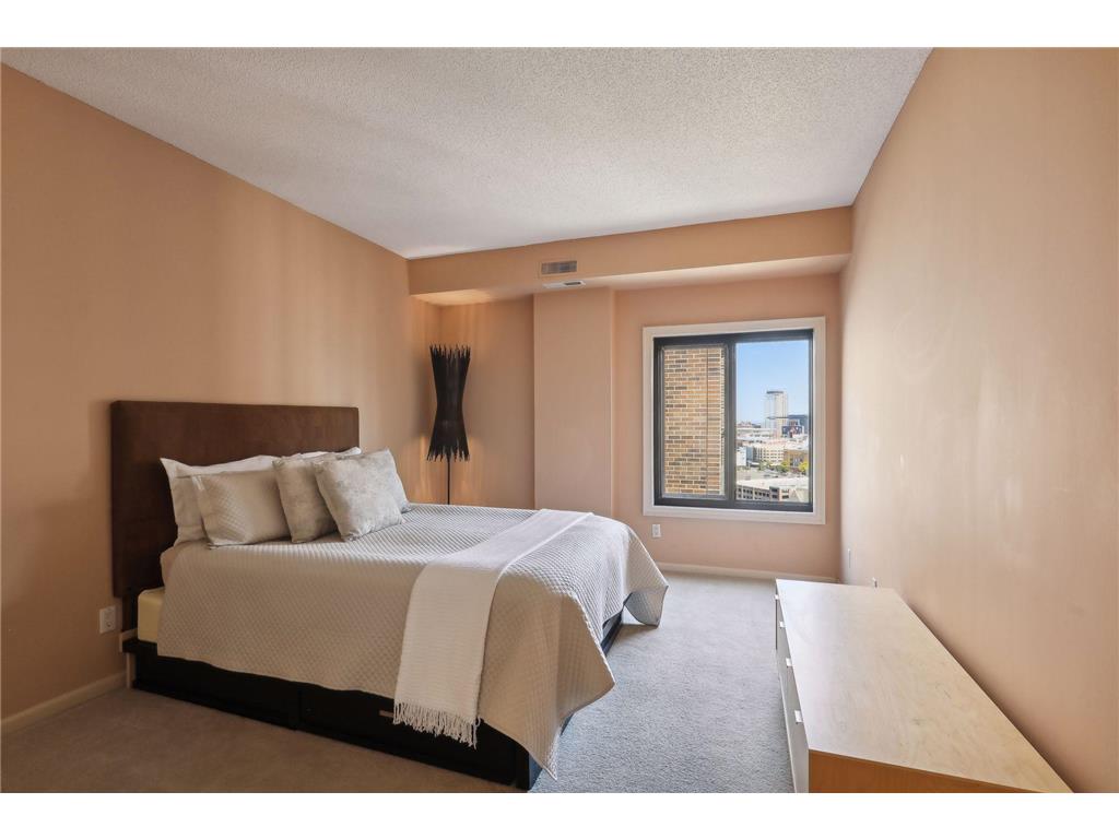 1235 Yale Place #1706 Minneapolis MN 55403 6824725 image32