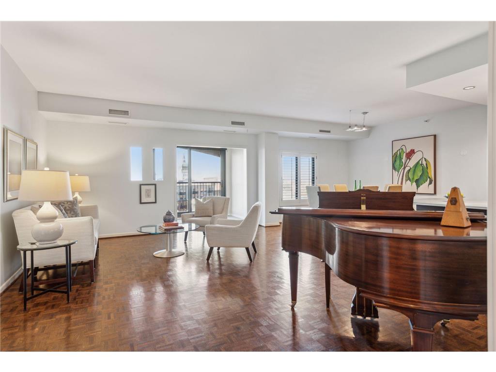 1235 Yale Place #702 Minneapolis MN 55403 6657298 image1