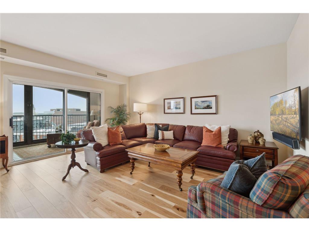 1235 Yale Place #803 Minneapolis MN 55403 6677787 image1
