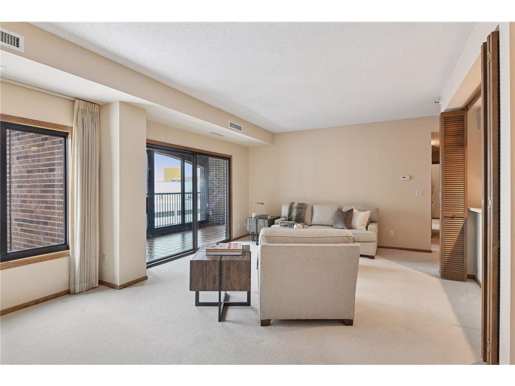 1235 Yale Place #908 Minneapolis MN 55403 7010709 image4