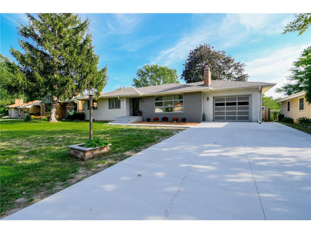 1238 Shryer Avenue W Roseville MN 55113 6400401 image1