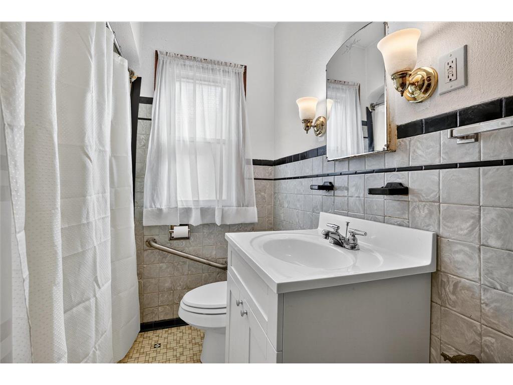 1239 Sherburne Avenue Saint Paul MN 55104 7023198 image16