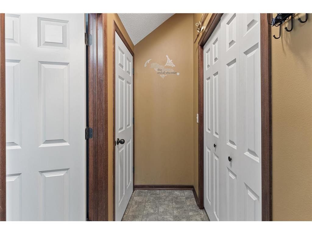 1240 County Road D E #1 Maplewood MN 55109 6523469 image17