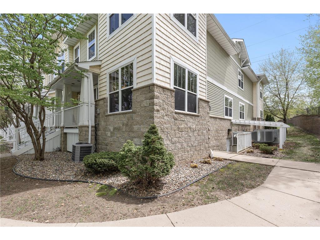 1240 County Road D E #1 Maplewood MN 55109 6523469 image2