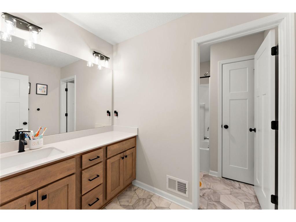 1241 Edge Way Jordan MN 55352 7061691 image48