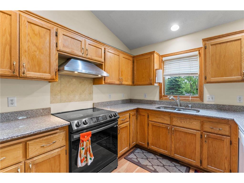 1242 Myrtle Street N Maplewood MN 55119 7093163 image16