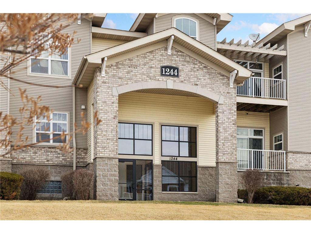 1244 County Road D E #106 Maplewood MN 55109 7023930 image33