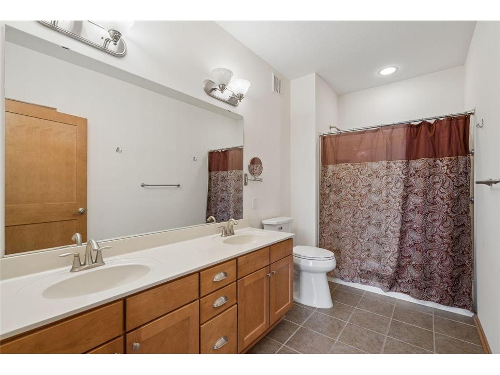 1244 County Road D E #205 Maplewood MN 55109 7044040 image16