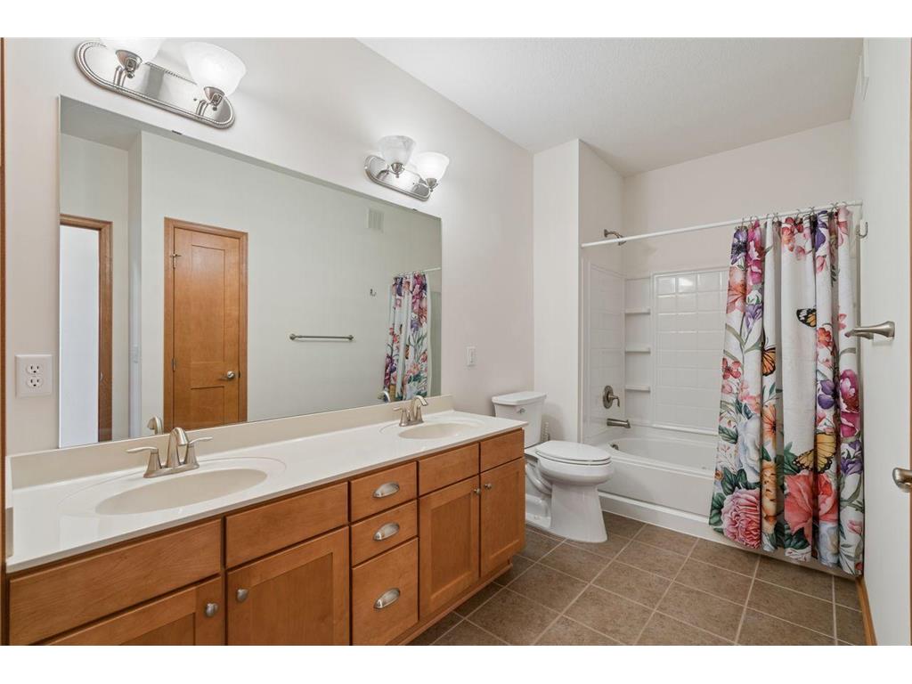 1244 County Road D E #205 Maplewood MN 55109 7044040 image20