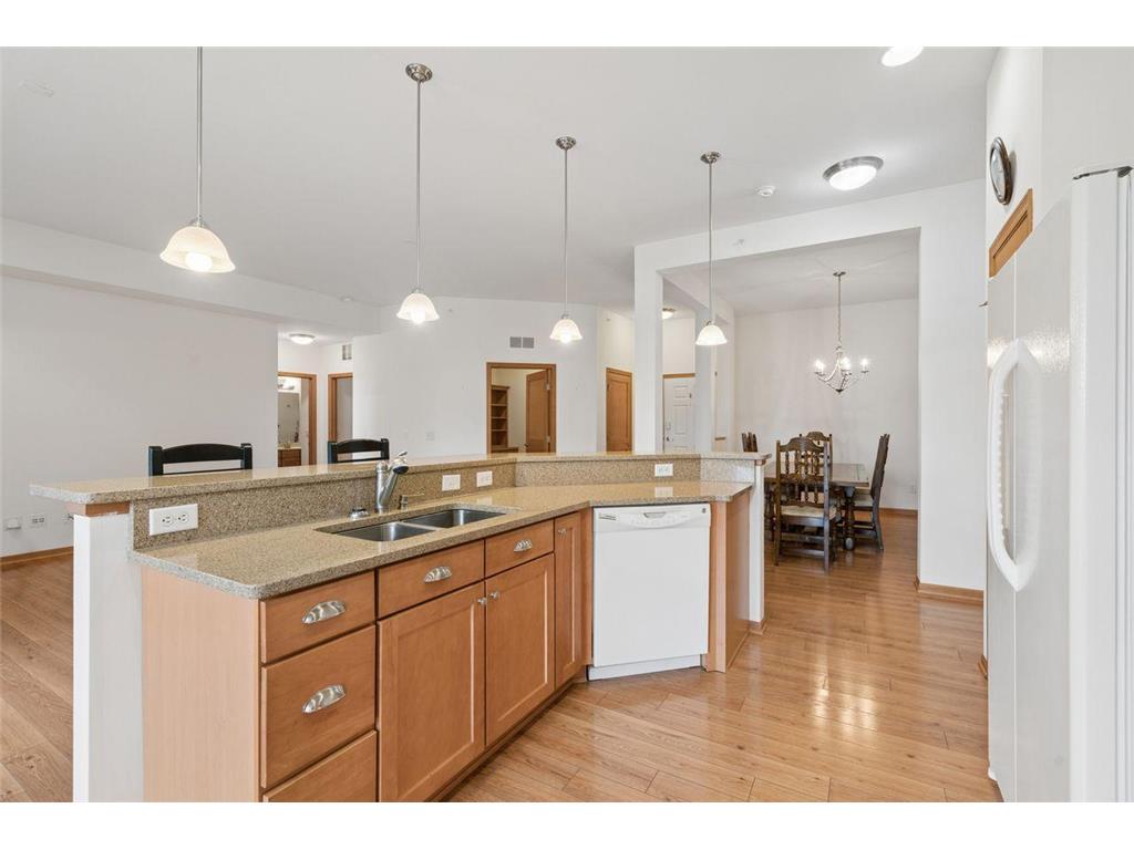 1244 County Road D E #205 Maplewood MN 55109 7044040 image8