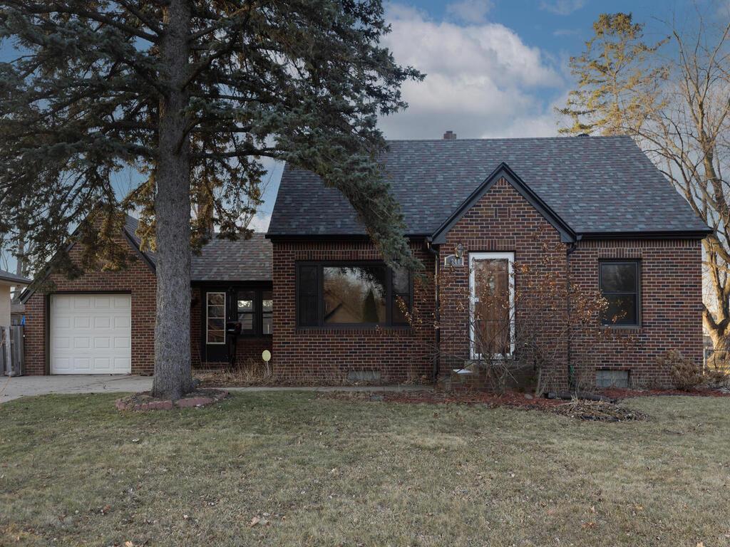 1244 Garden Avenue Roseville MN 55113 6499635 image1