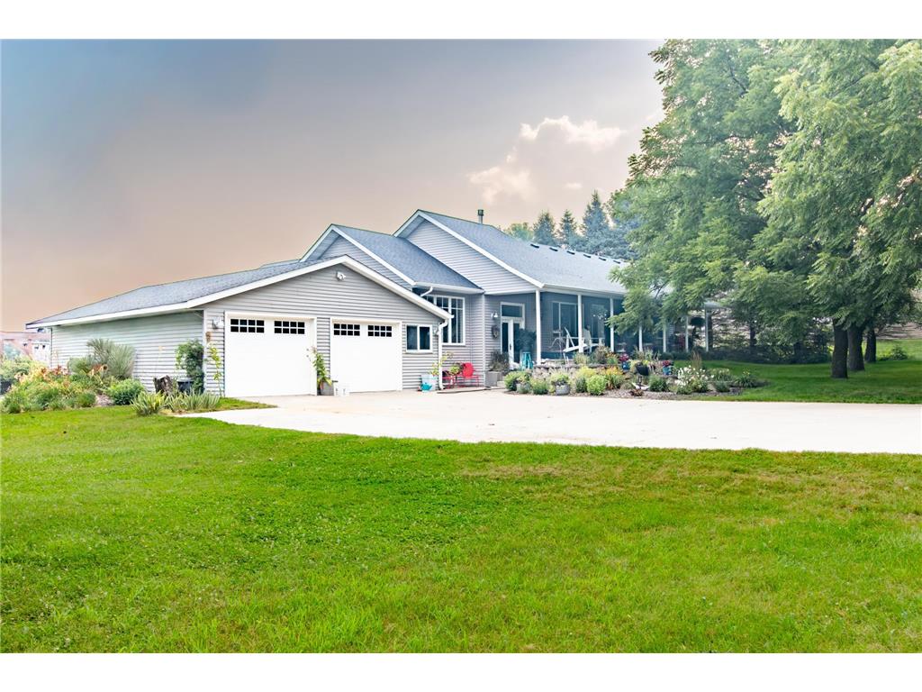 12480 212th Avenue NE New London MN 56273 7105626 image1